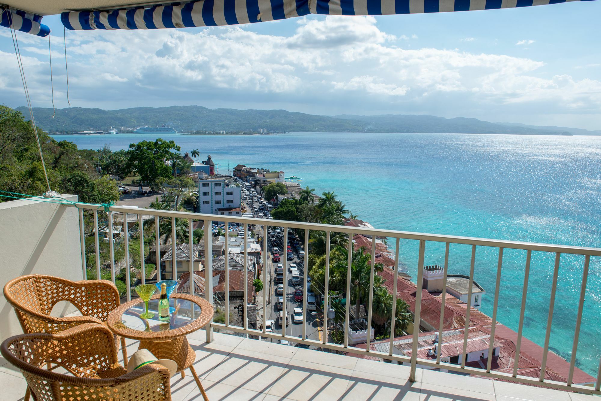 Montego Bay Club Apartments Esterno foto