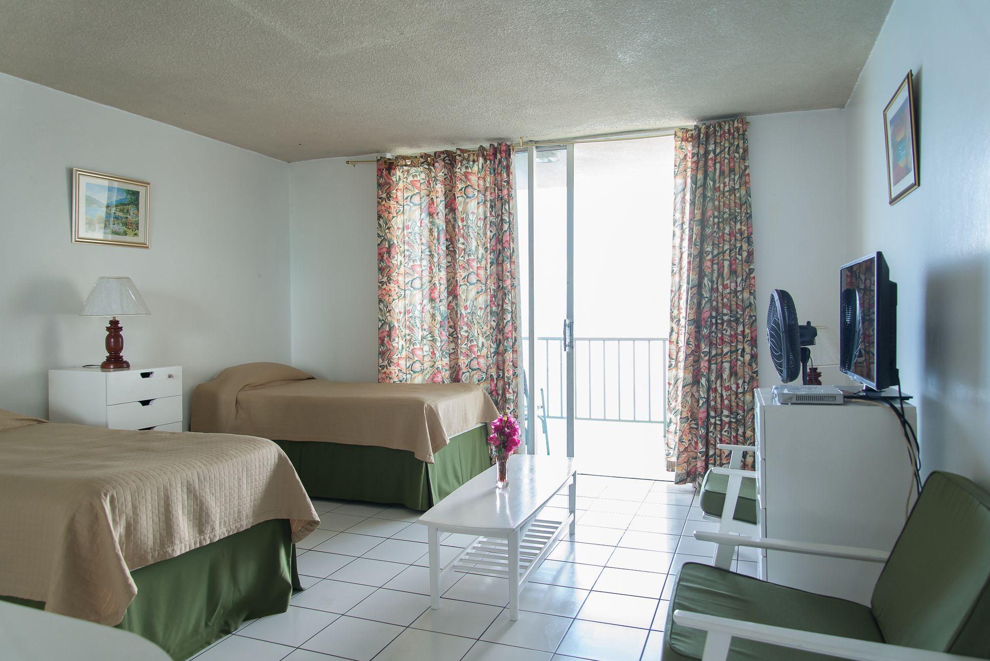 Montego Bay Club Apartments Esterno foto